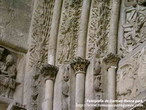 DECORACI�N DEL LADO OESTE DE LA PORTADA